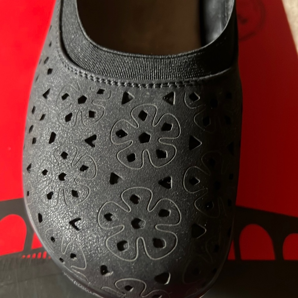 Rialto black shoe.